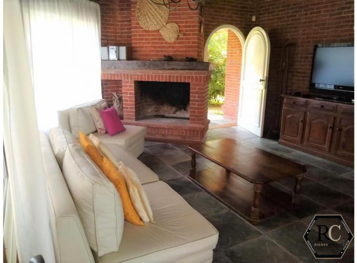 Foto de Casa de 4 dormitorios y 3 baños en alquiler en Cariló a 200 metros de la playa, imagen 1