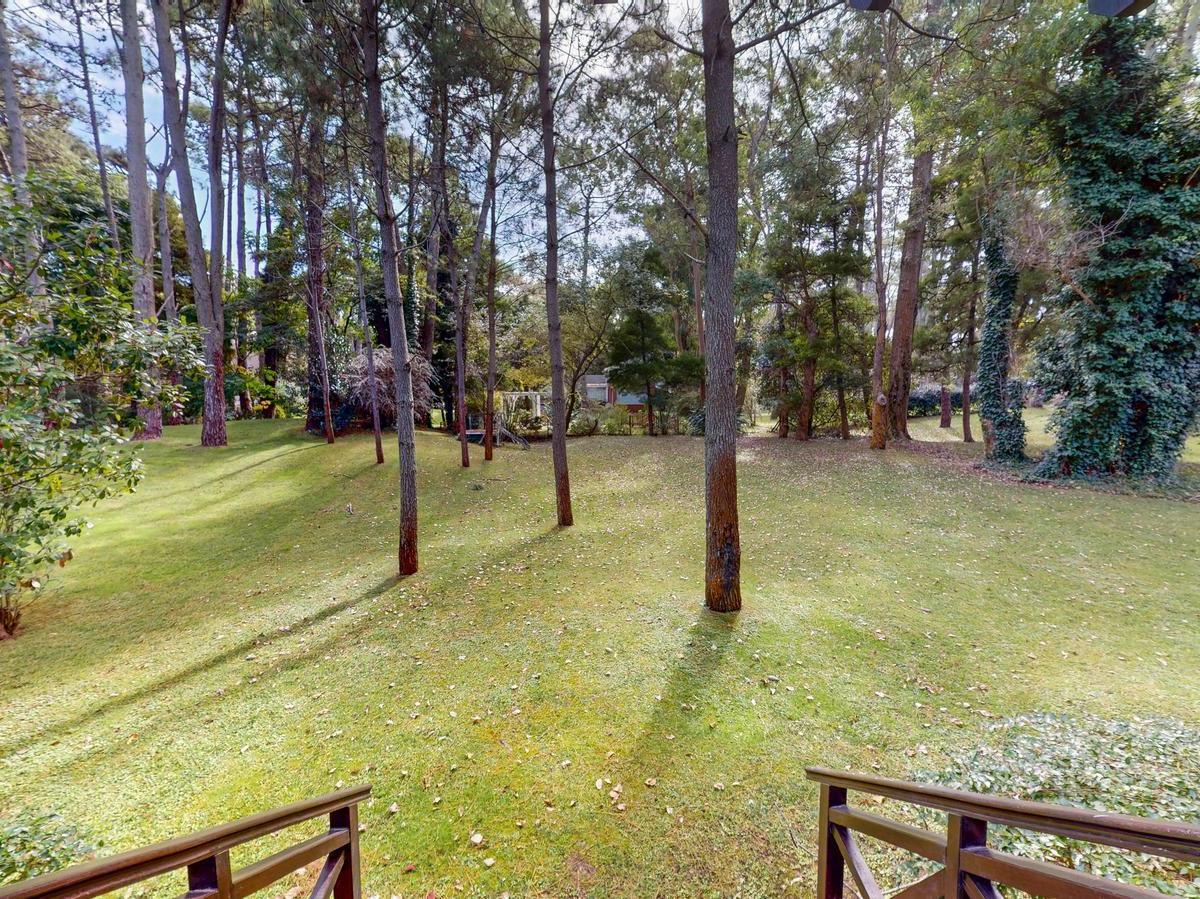 Casa de 4 Dorm. en Venta en Cariló a 3 Cuadras de La Playa y 4 del Centro Comercial. 5
