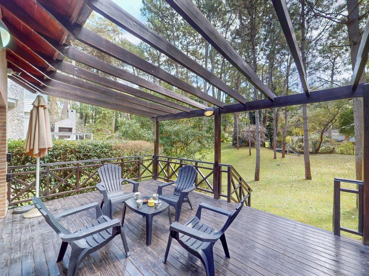 Casa de 4 Dorm. en Venta en Cariló a 3 Cuadras de La Playa y 4 del Centro Comercial. 3