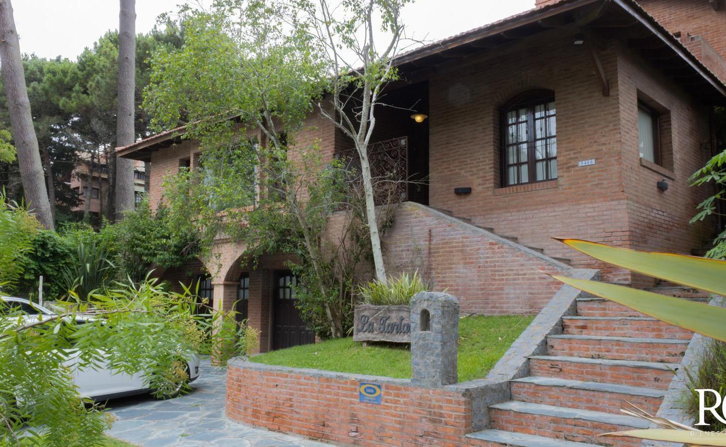 CASA AMPLIA CON PILETA Y 4 DORMITORIOS EN ALQUILER EN PINAMAR