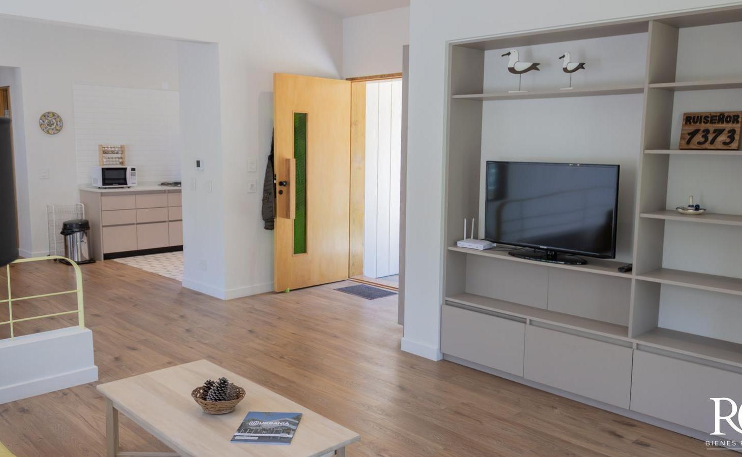 Foto de Casa moderna y luminosa de 3 dormitorios en Alquiler en el Barrio, imagen 3