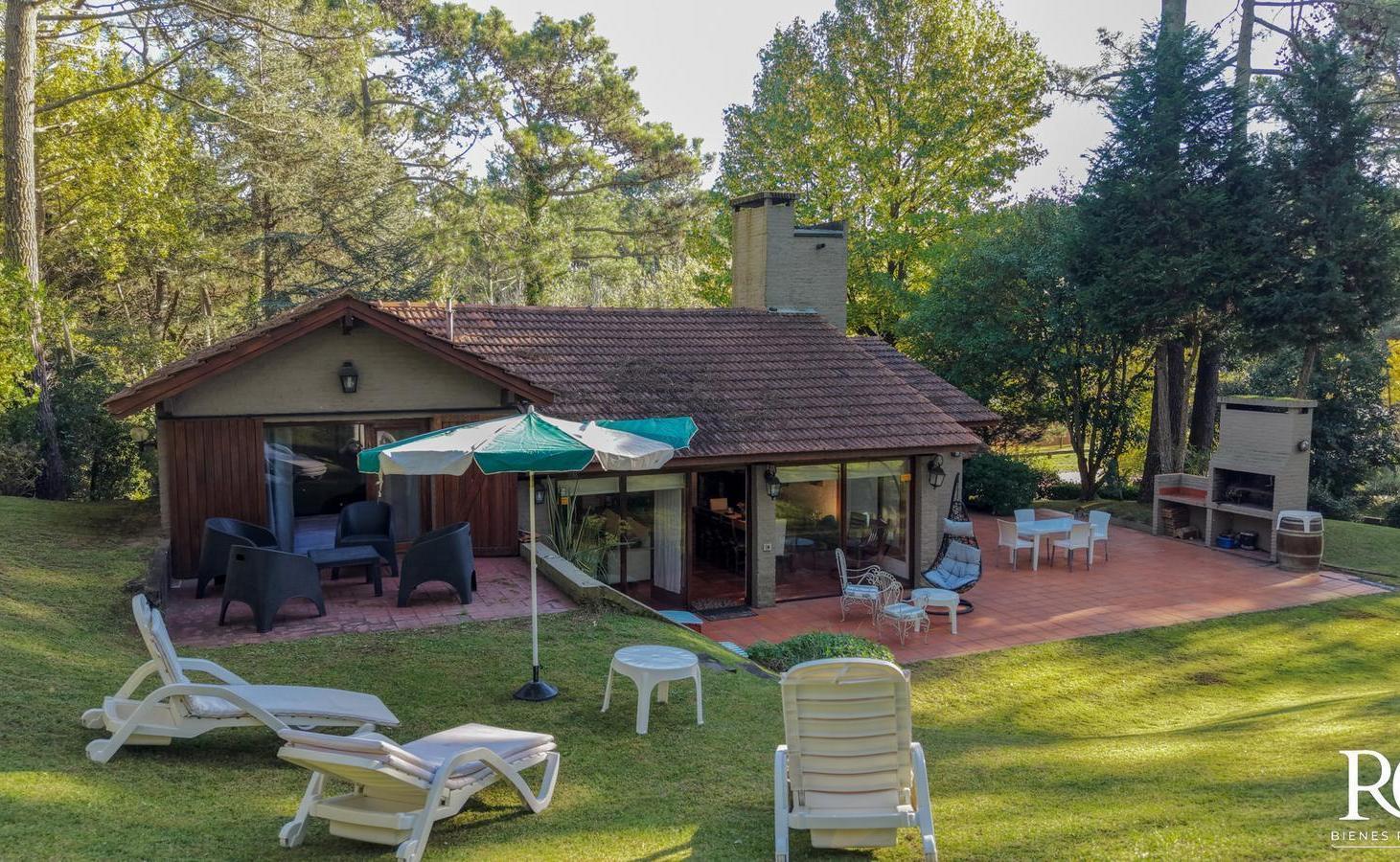 Tradicional Casa en venta en Espinillo y Tucán Cariló