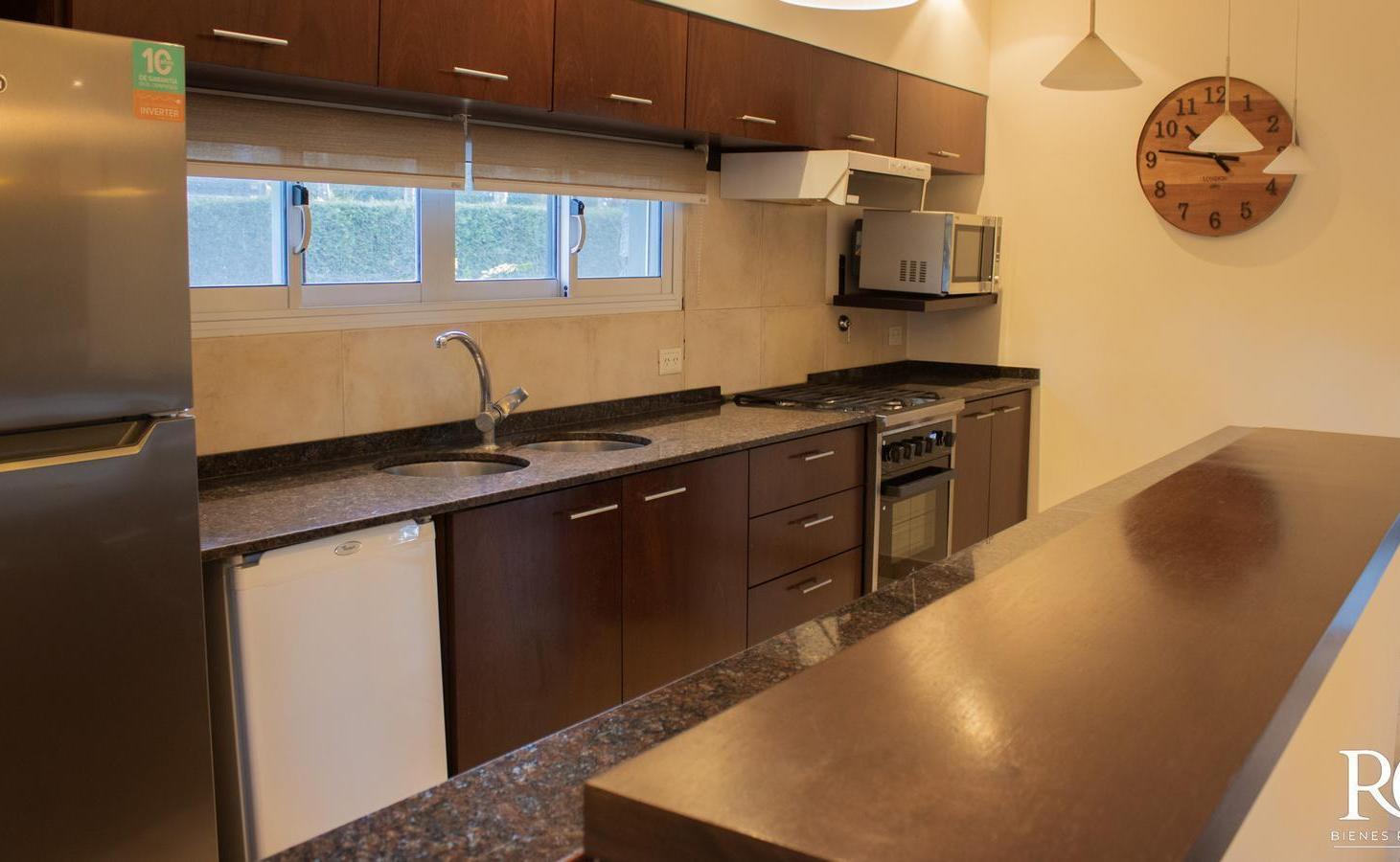 Foto de Casa en Carilo de 4 dormitorios en suite, a pasos de la playa. En Venta!, imagen 5