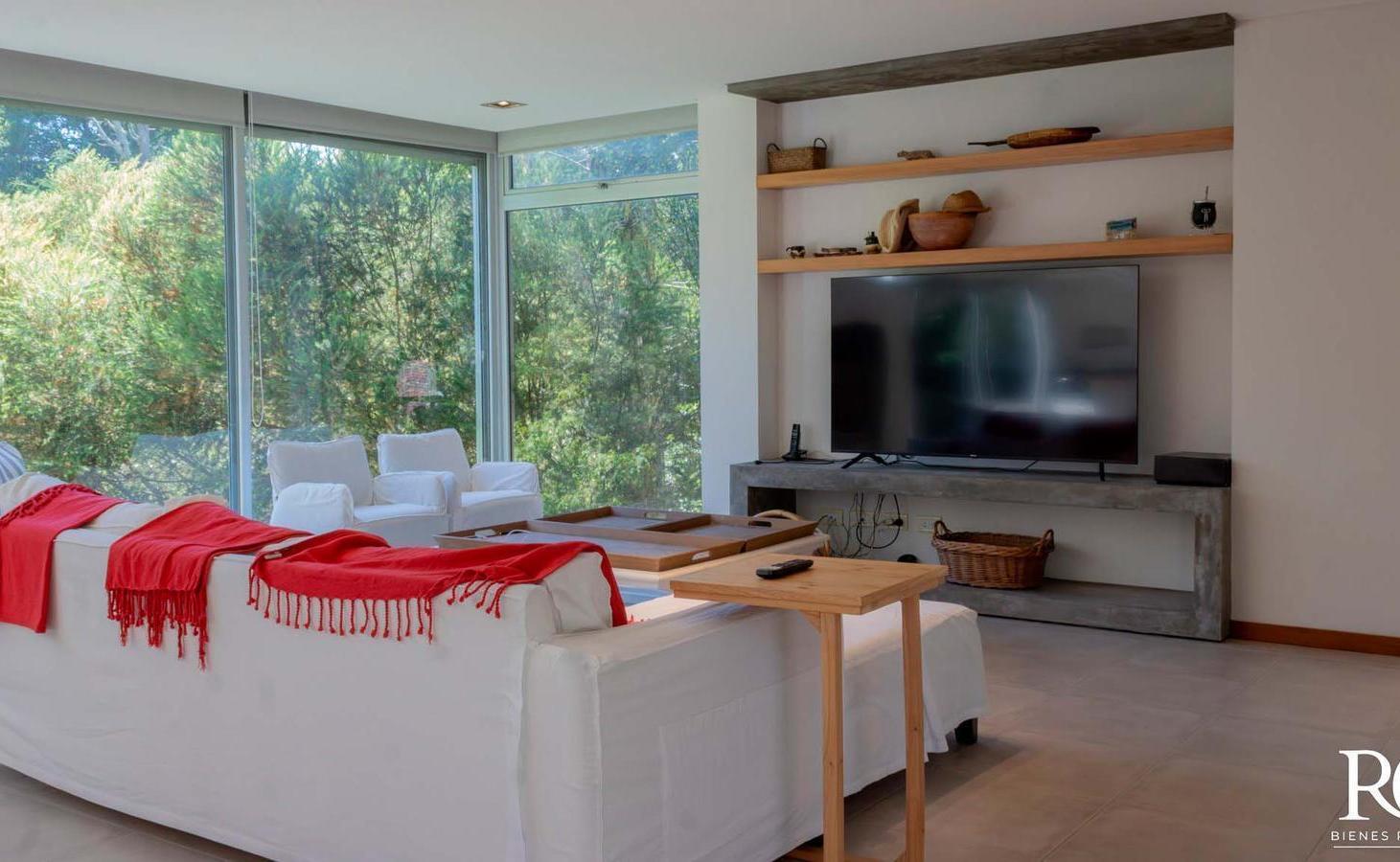 Foto de Casa Cul de Sac Sauce Cariló 3 dormitorios 5 baños moderna, cómoda y, imagen 3