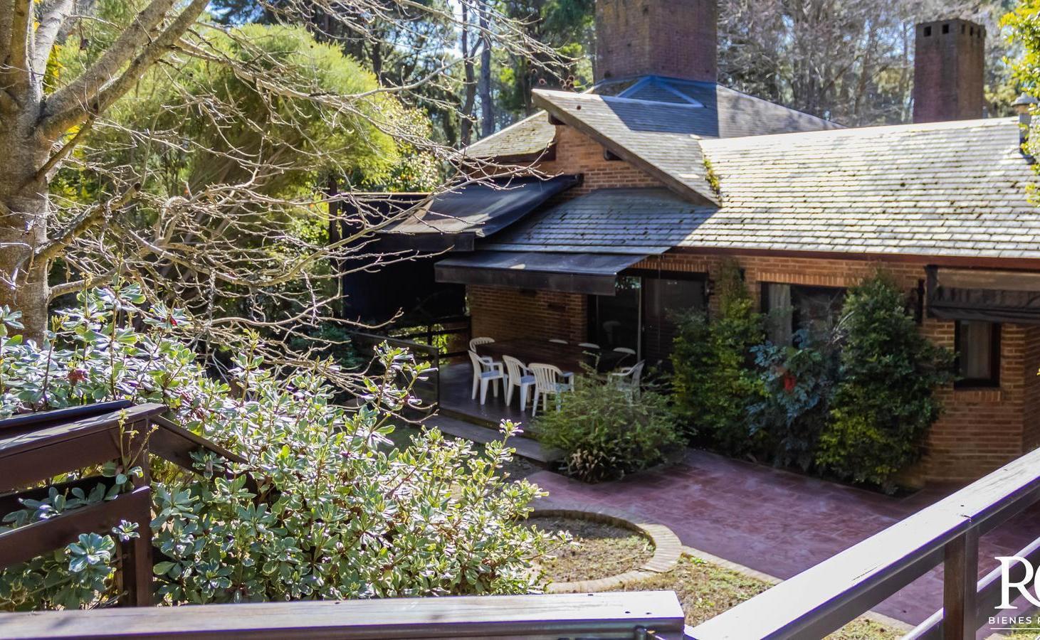 Foto de Casa a refaccionar de 4 dormitorios y pileta en venta en Cariló, imagen 4