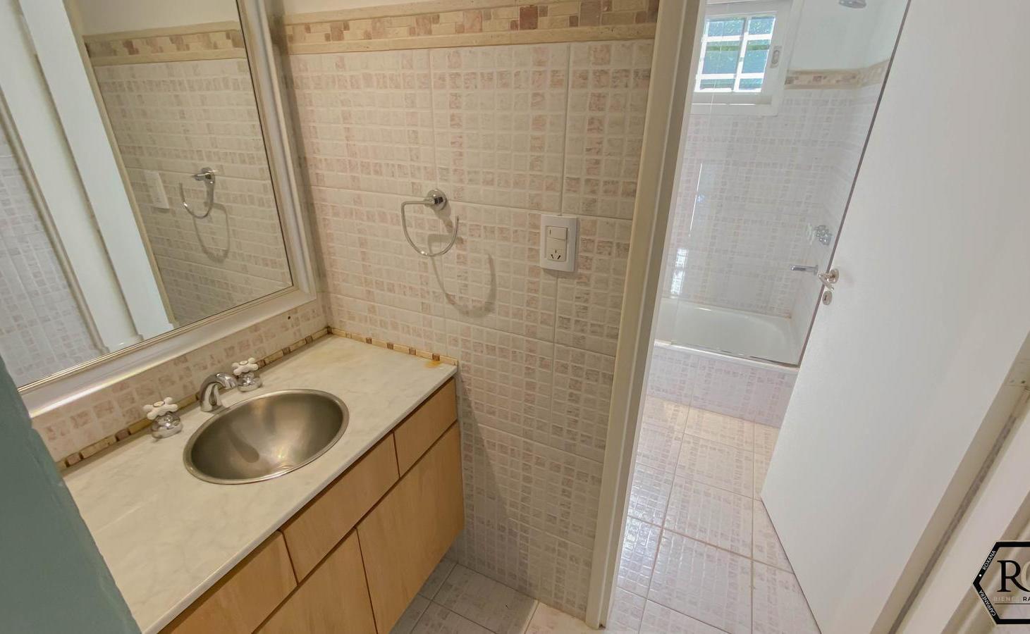 Foto de Casa de 4 dormitorios 4 baños cochera cerrada en alquiler a 3 cuadras, imagen 5