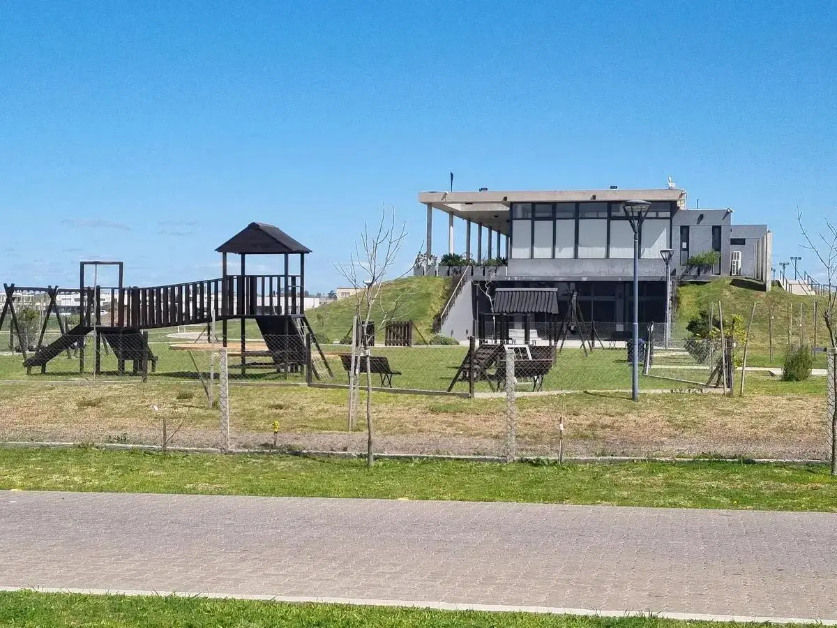 Lote en Venta Hudson Villalobos sup. 785m ubicado sobre la calle principal segunda línea a la laguna 3