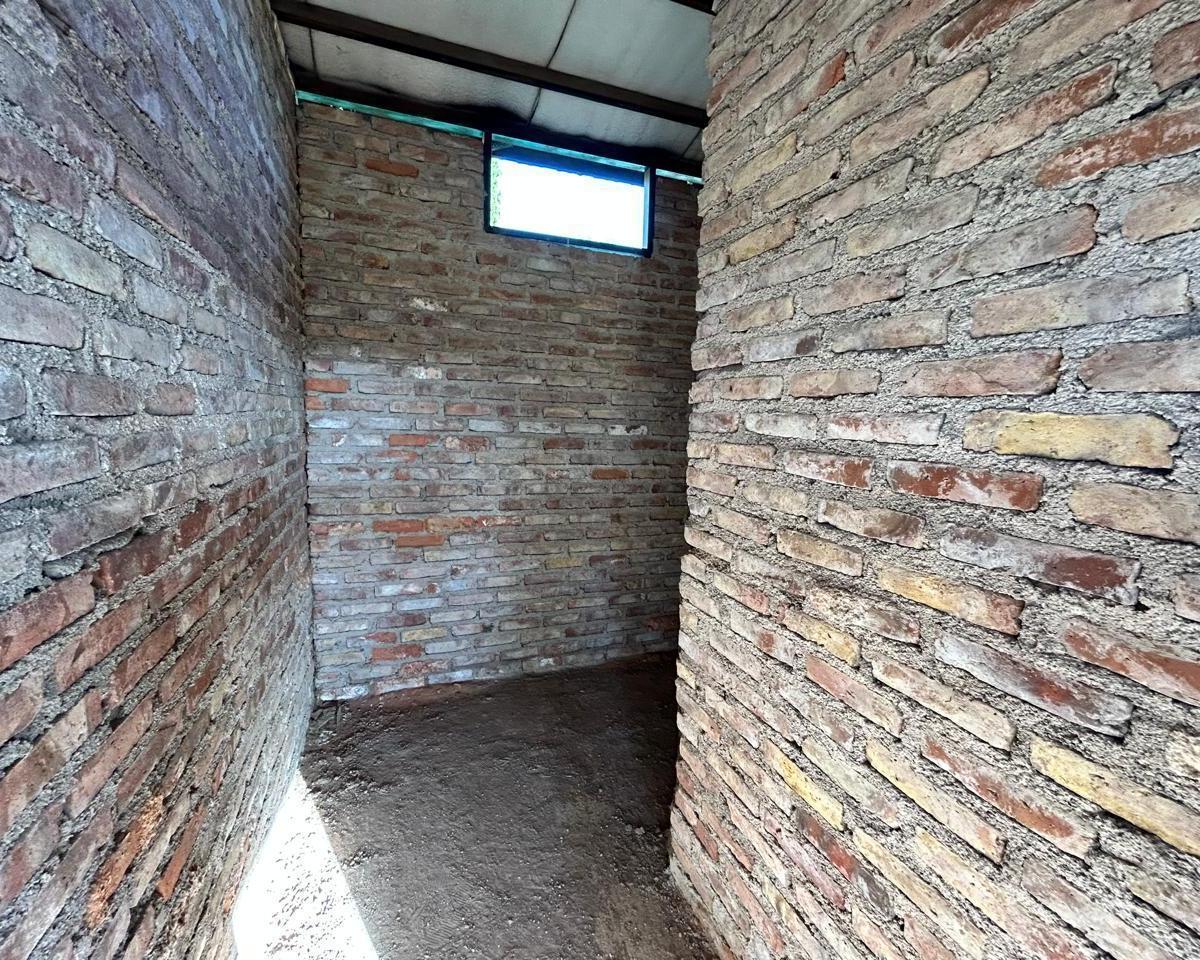Lote con Construcción Comercial a Terminar en Corralitos, Guaymallén. 4
