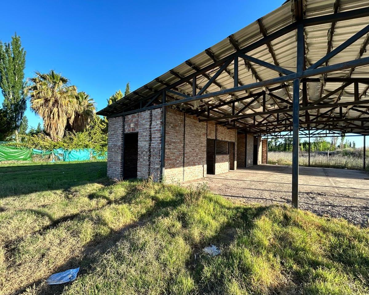Lote con Construcción Comercial a Terminar en Corralitos, Guaymallén. 3