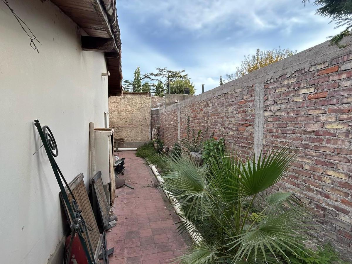 Casa en Chacras de Coria, Calle Alem 2