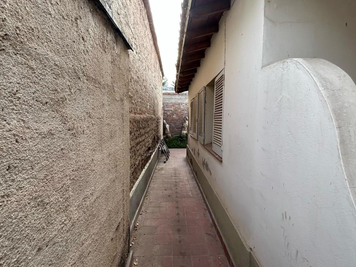 Casa en Chacras de Coria, Calle Alem 4
