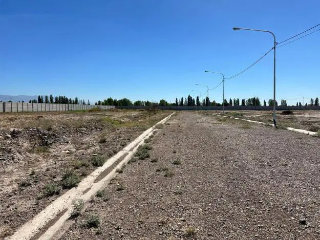 Terreno en venta en barrio privado Distrito Azcuénaga 4