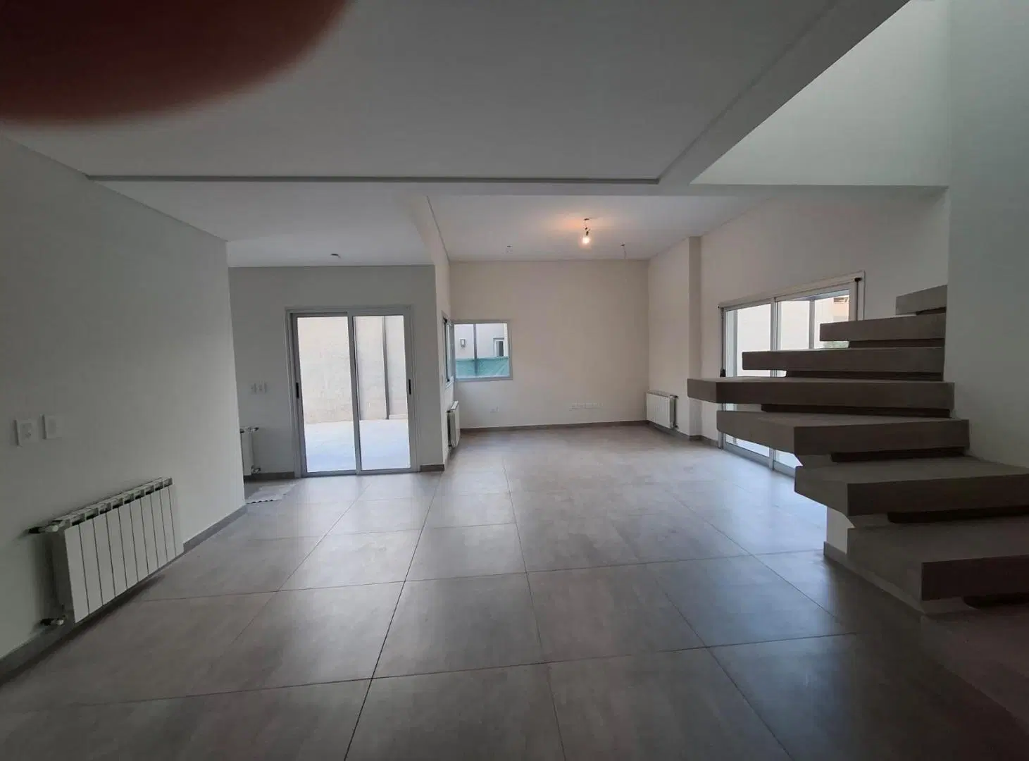 Moderna casa de 3 dormitorios en Barrio privado Ciro de Vieytes 2