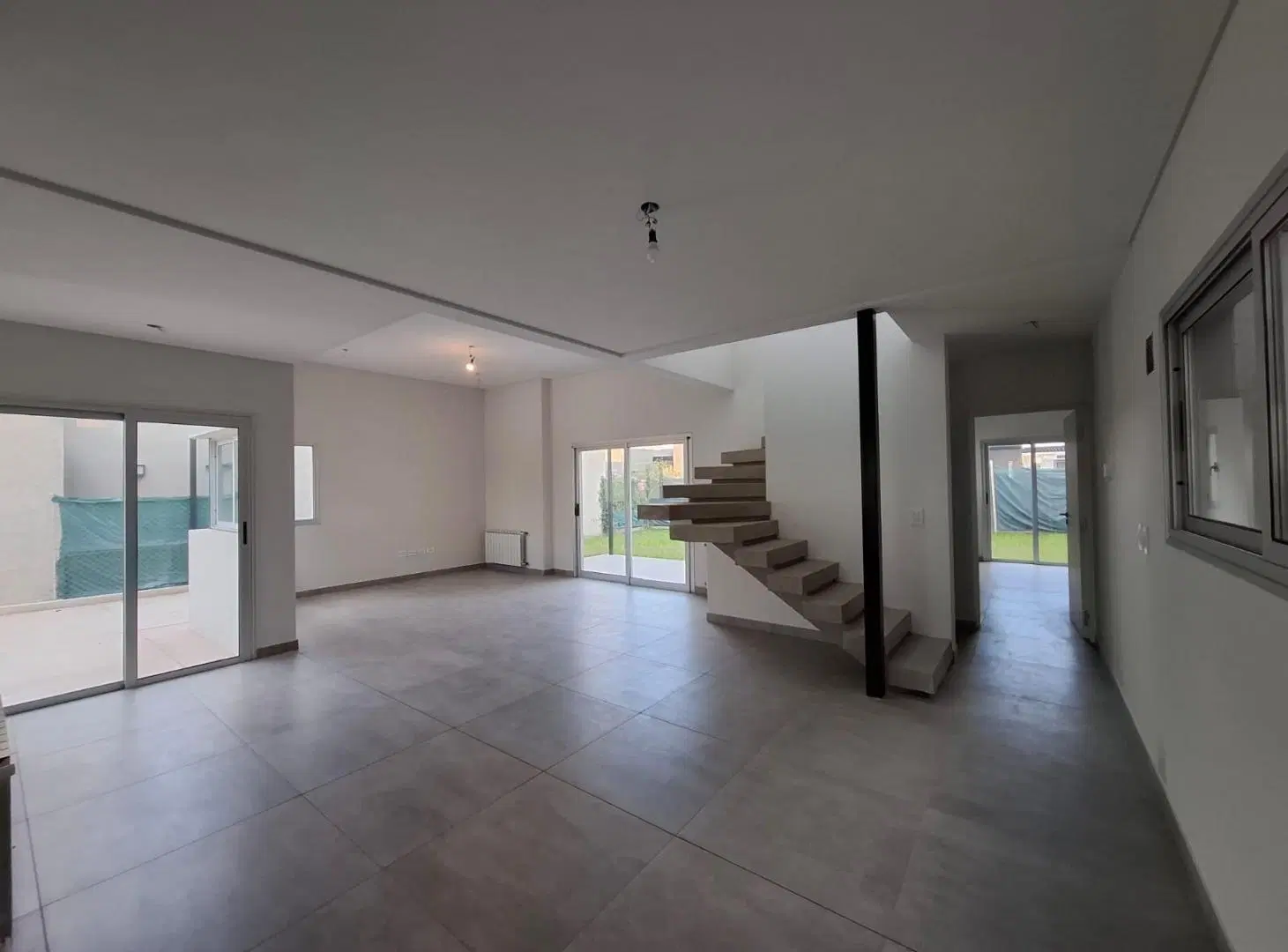 Moderna casa de 3 dormitorios en Barrio privado Ciro de Vieytes 4