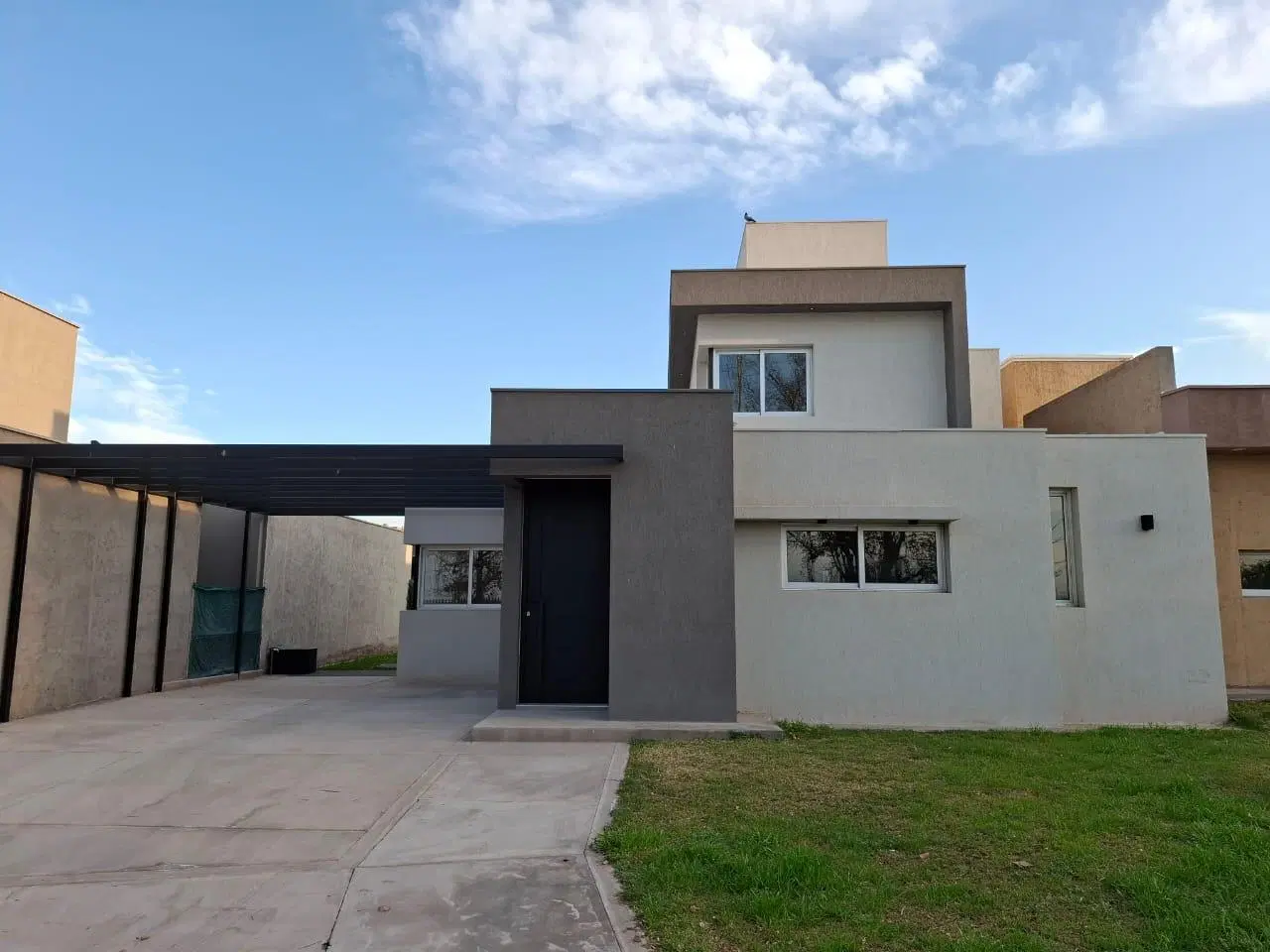 Moderna casa de 3 dormitorios en Barrio privado Ciro de Vieytes 3
