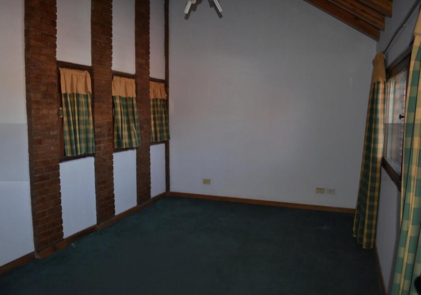 Foto de Casa de 4 dormitorios tipo chalet y segunda vivienda independiente, imagen 4