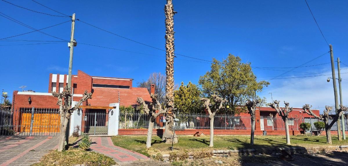 Foto de Casa de 4 dormitorios tipo chalet y segunda vivienda independiente, imagen 1