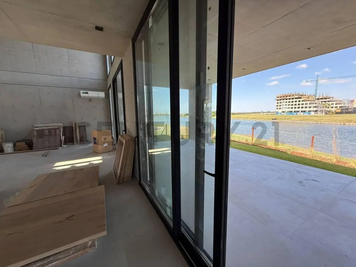 Venta Casa a Estrenar Nordelta Barrio Los Puentes 5 Ambientes + Dependencia + Playroom 3