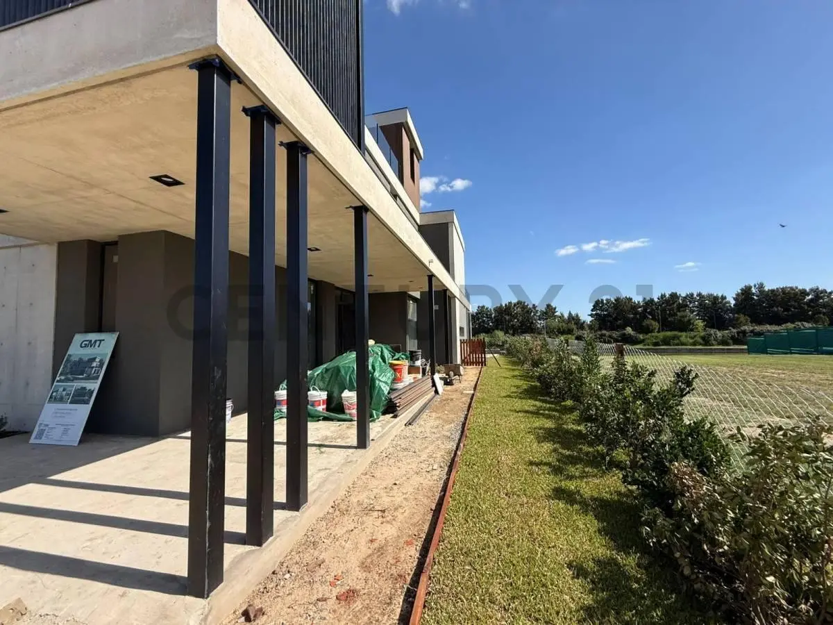 Venta Casa a Estrenar Nordelta Barrio Los Puentes 5 Ambientes + Dependencia + Playroom 2