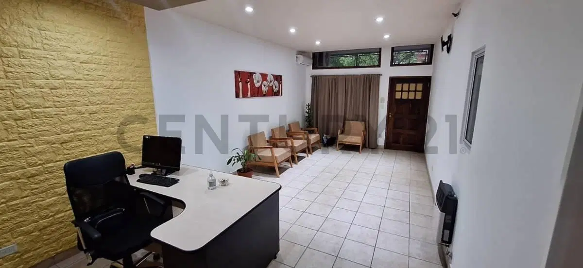 Venta PH 3 Ambientes Luis Guillón Planta Baja al Frente + Cochera + Jardín Lote 250m2 5