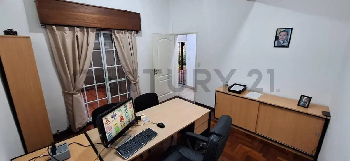 Venta PH 3 Ambientes Luis Guillón Planta Baja al Frente + Cochera + Jardín Lote 250m2 3