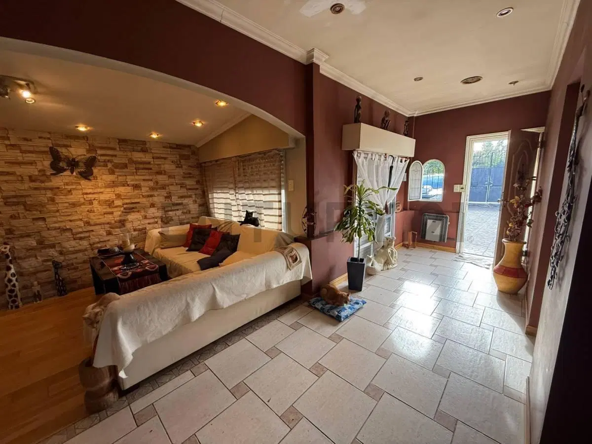 Venta Parque Leloir Lote 900m2 + Casa 70m2 + Quincho + Piscina 4