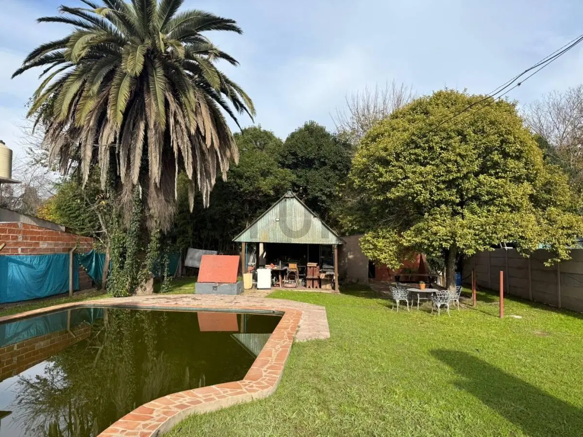 Venta Parque Leloir Lote 900m2 + Casa 70m2 + Quincho + Piscina 3