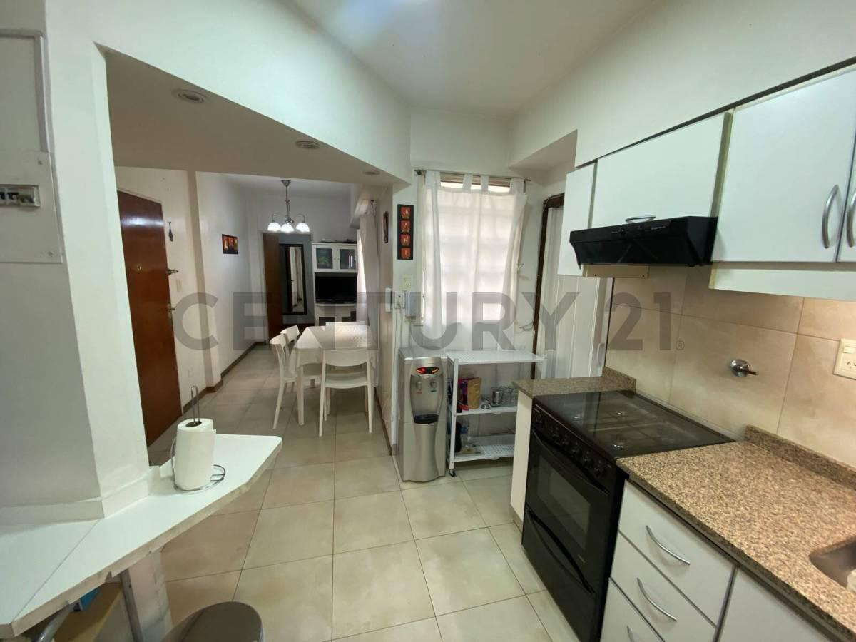 Foto de VENTA 4 AMBIENTES con DEPENDENCIA y COCHERA en CABALLITO, imagen 3