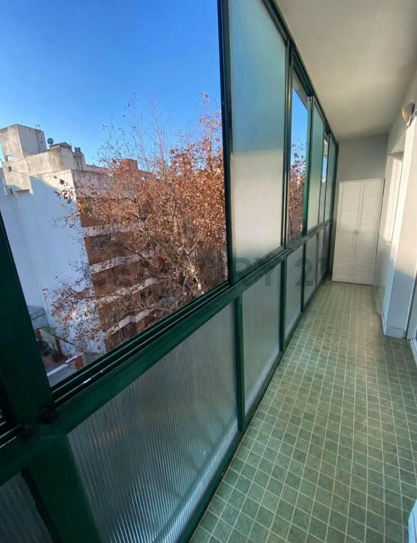 VENTA 4 AMBIENTES con DEPENDENCIA y COCHERA en CABALLITO 5