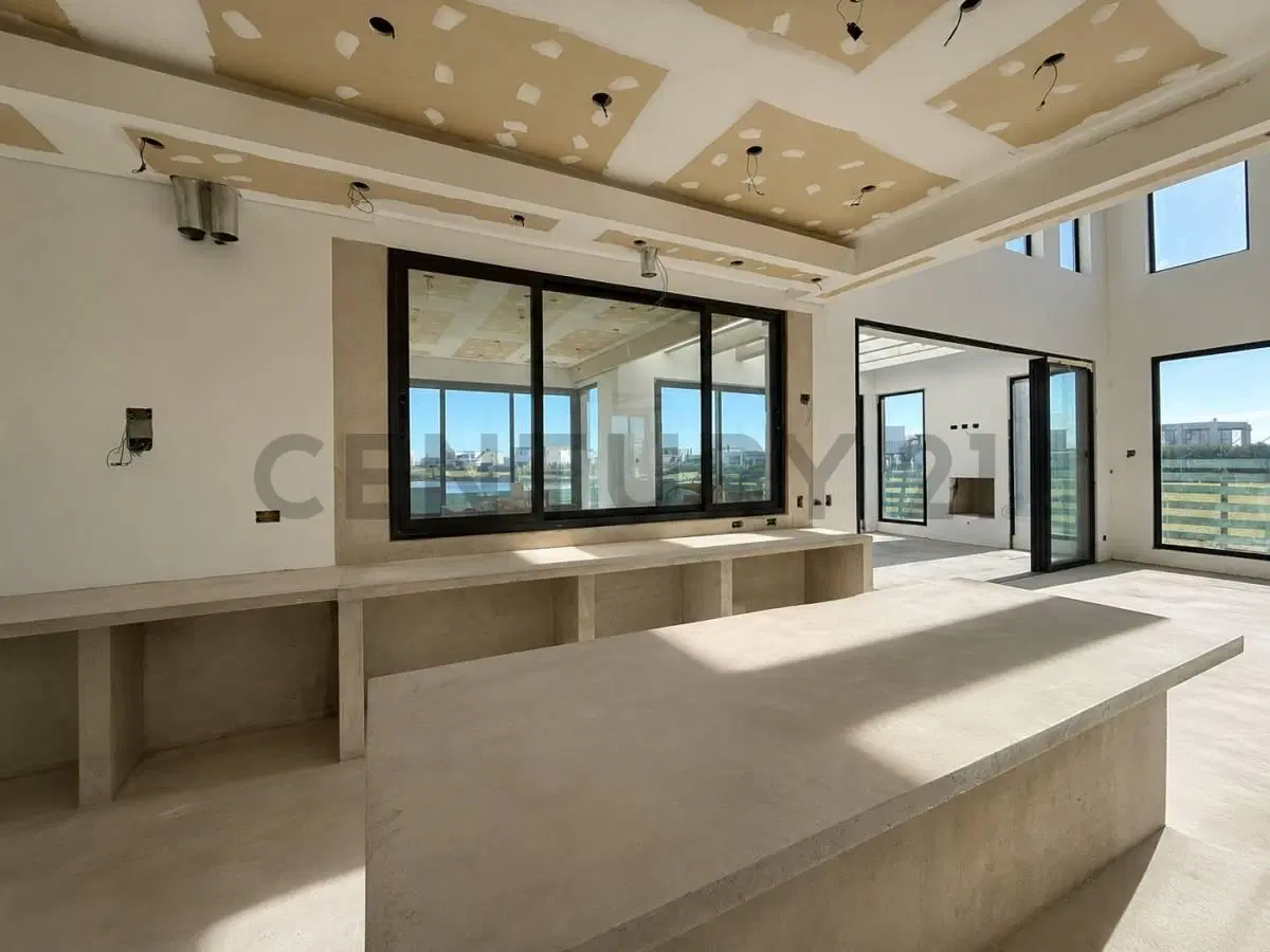 Venta Casa 6 Ambientes Barrio San Sebastián 370 m2 Cubiertos al Lago Zelaya 3