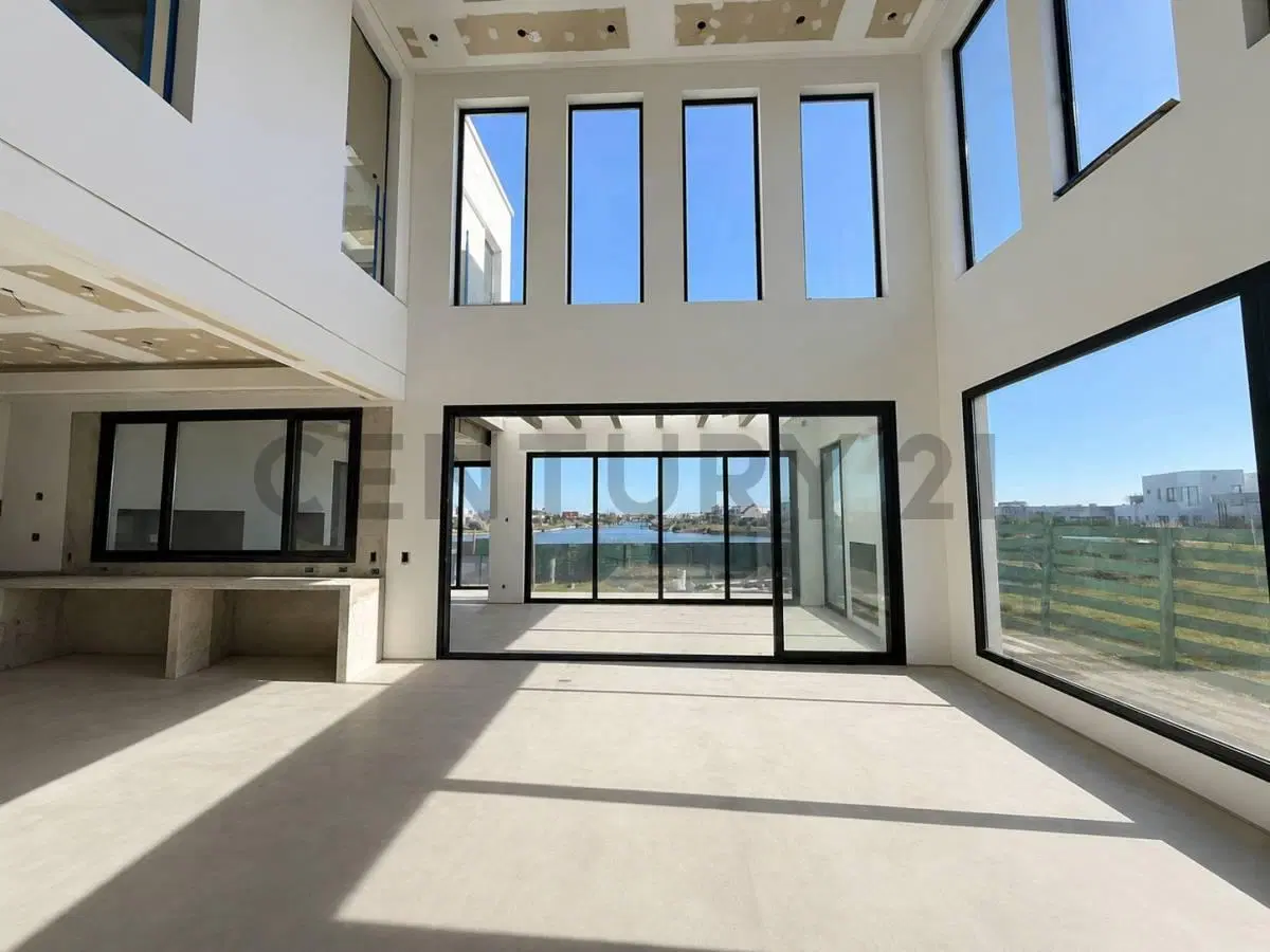 Venta Casa 6 Ambientes Barrio San Sebastián 370 m2 Cubiertos al Lago Zelaya 8