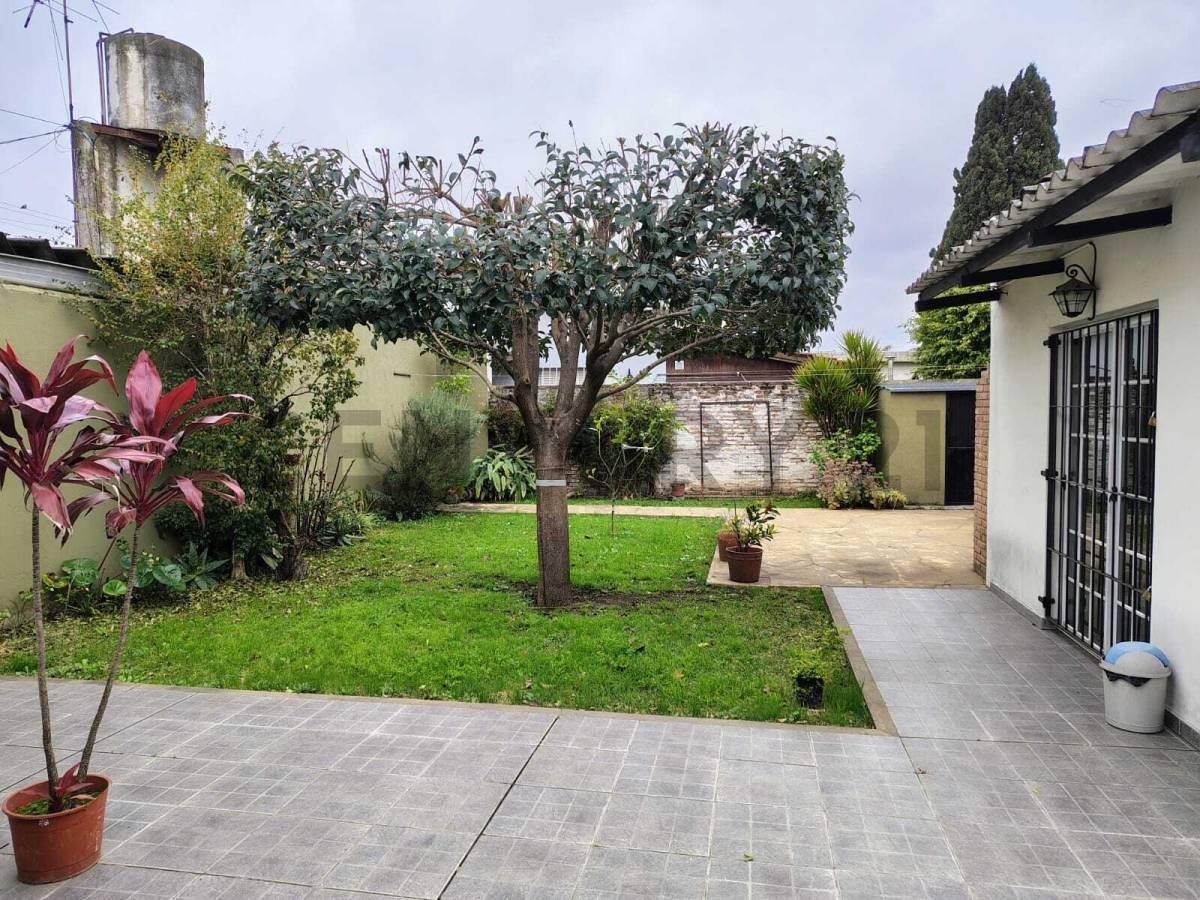 Foto de Venta Casa 4 ambientes San Justo Lote Propio Jardín Patio, imagen 3
