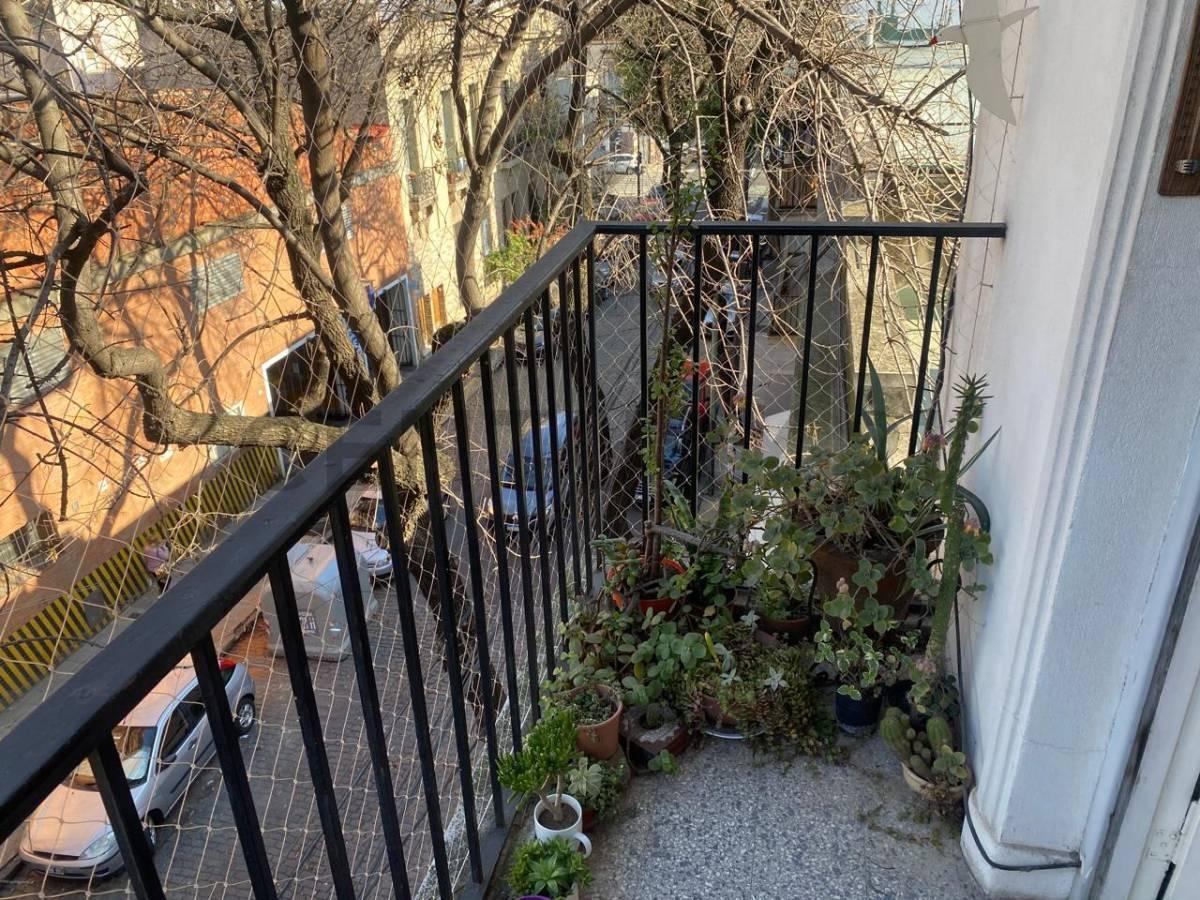 Foto de VENTA DEPARTAMENTO 3 AMBIENTES CON DEPENDENCIA EN ALMAGRO, imagen 1