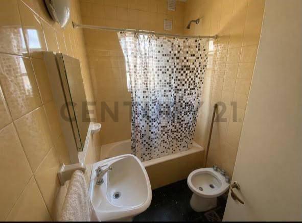 Foto de VENTA DEPARTAMENTO 3 AMBIENTES CON DEPENDENCIA EN ALMAGRO, imagen 2