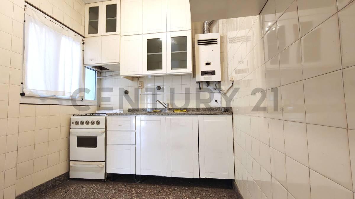 Foto de Venta PH 2 Habitaciones 3 NivelesFloresta + Cochera Depto y Amplia, imagen 1