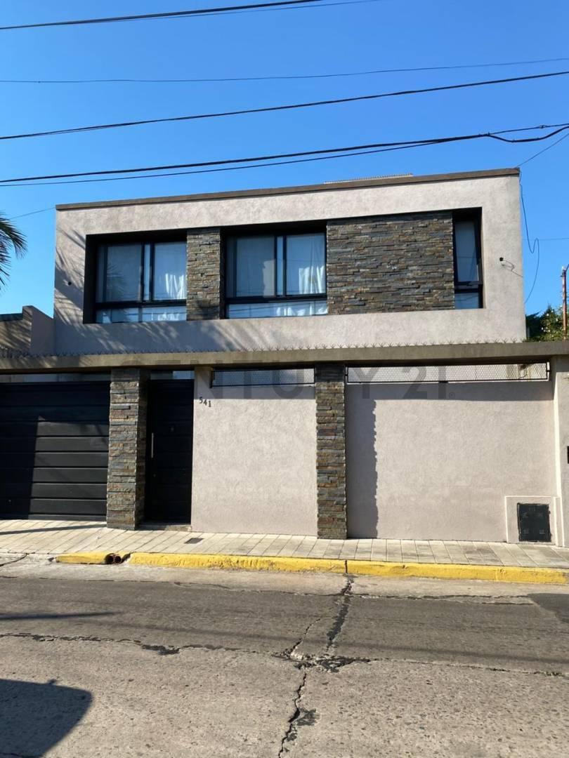 Foto de Venta Casa 5 Ambientes Lomas de Zamora + Pileta Jardín Garage, imagen 2