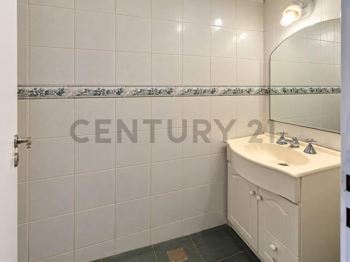 Foto de Venta Duplex 4 Ambientes Caseros Centro Cochera Patio Parrilla Apto, imagen 5