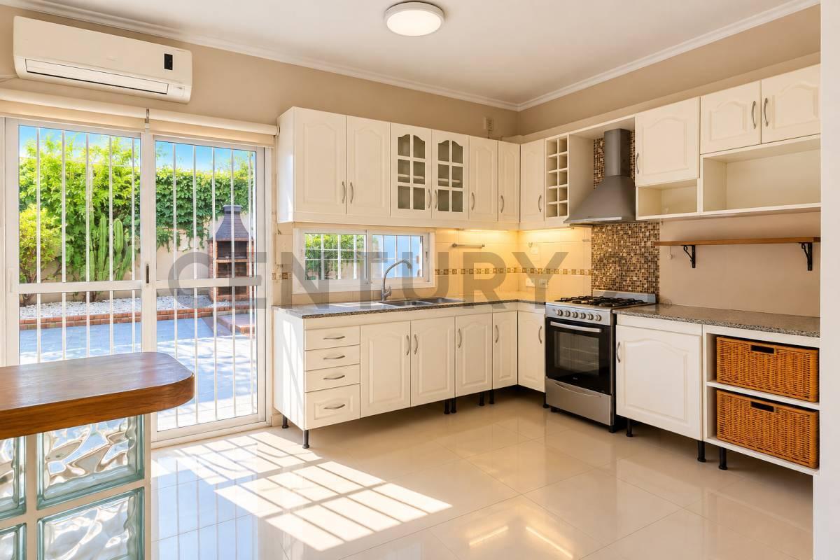 Foto de Venta Duplex 4 Ambientes Caseros Centro Cochera Patio Parrilla Apto, imagen 2