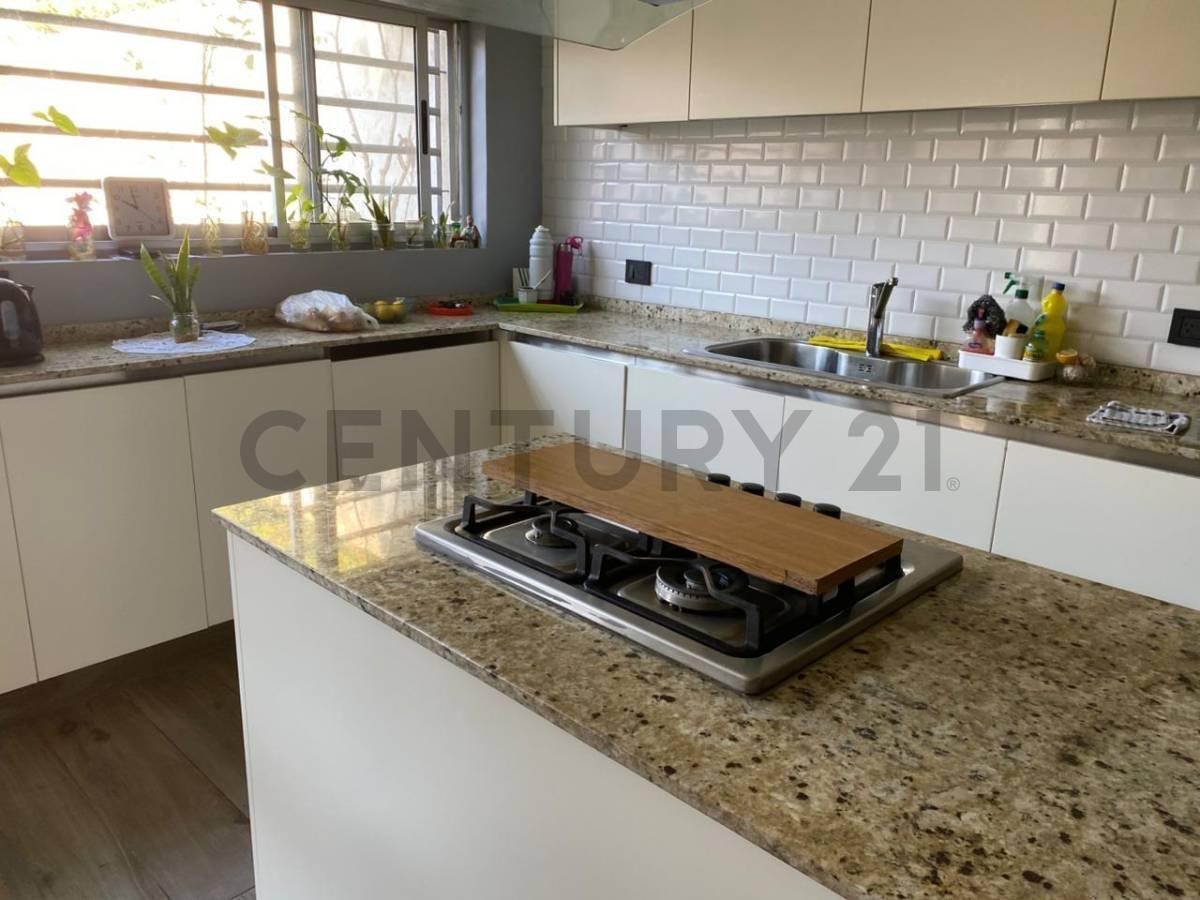 Foto de Venta Casa 5 Ambientes Lomas de Zamora + Pileta Jardín Garage, imagen 4