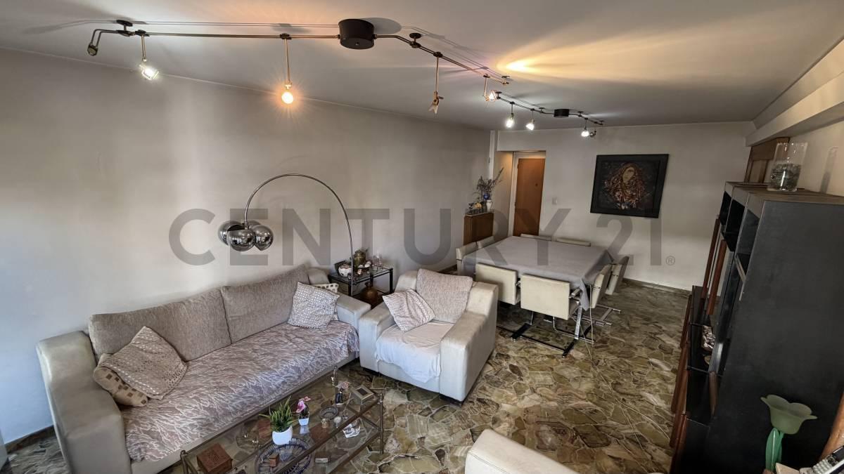 Foto de VENTA DEPARTAMENTO 4 AMBIENTES VILLA CRESPO BALCON DEPENDENCIA Y COCHERA, imagen 4