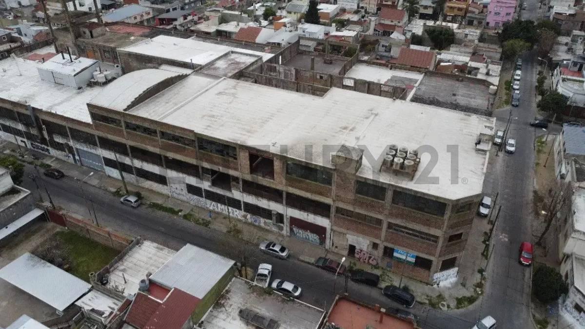 Foto de Alquiler Galpon Industrial Lomas del Mirador 4450 m2 Entrada Camiones, imagen 4