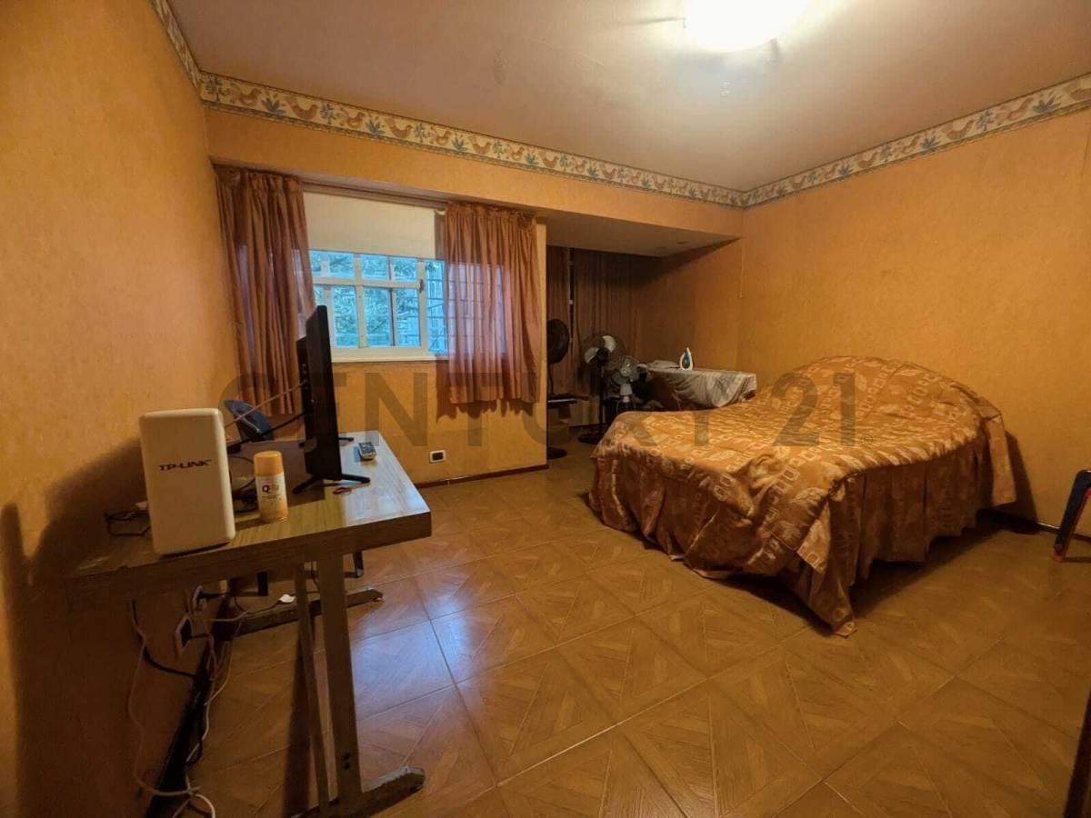 Foto de Venta casa 5 ambientes dependencia 2 piletas Jardin Garage Playroom, imagen 4
