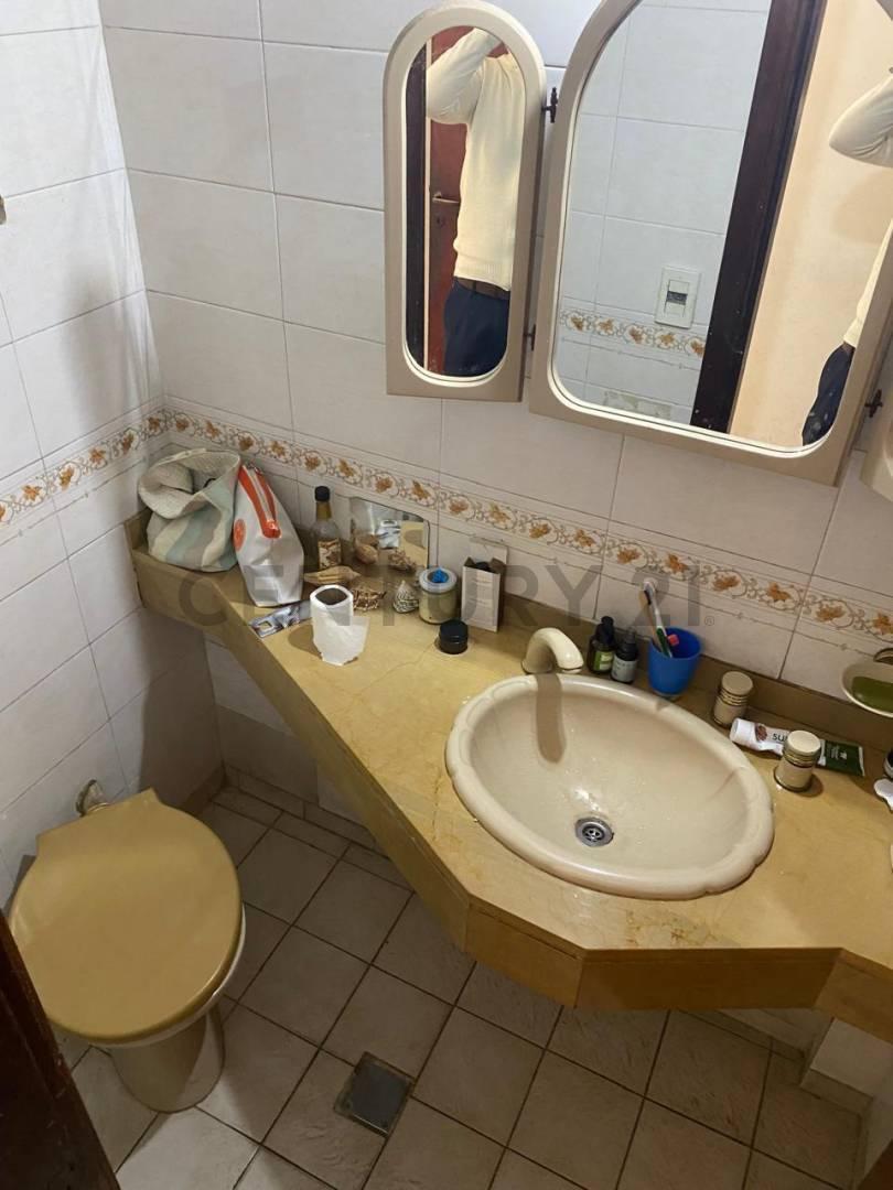 Foto de Venta dos viviendas + local en esquina 280 m2 Lomas De Zamora Zona, imagen 5