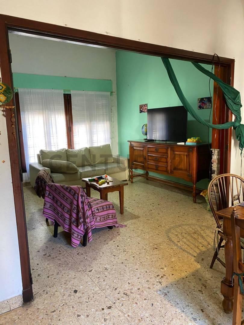 Foto de Venta dos viviendas + local en esquina 280 m2 Lomas De Zamora Zona, imagen 2