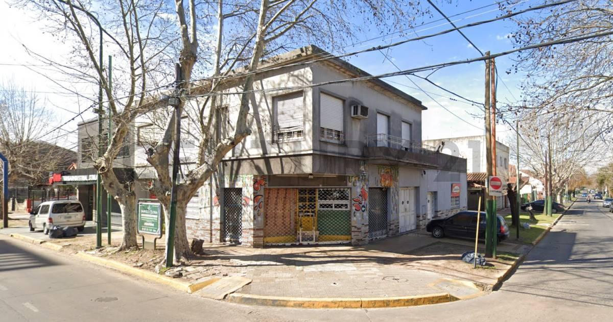 Foto de Venta dos viviendas + local en esquina 280 m2 Lomas De Zamora Zona, imagen 1