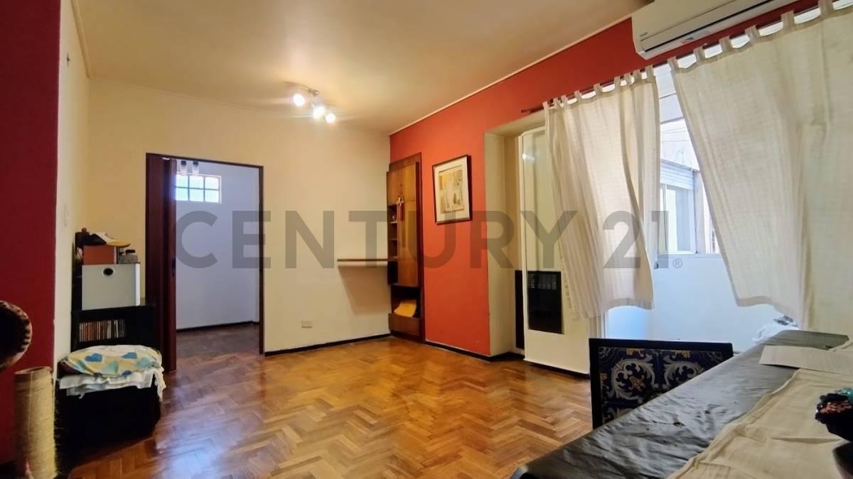 Foto de VENTA DEPARTAMENTO - 4 AMBIENTES + ESCRITORIO - DEPENDENCIA - LUMINOSO, imagen 1
