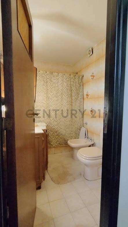 Foto de VENTA DEPARTAMENTO - 4 AMBIENTES + ESCRITORIO - DEPENDENCIA - LUMINOSO, imagen 5