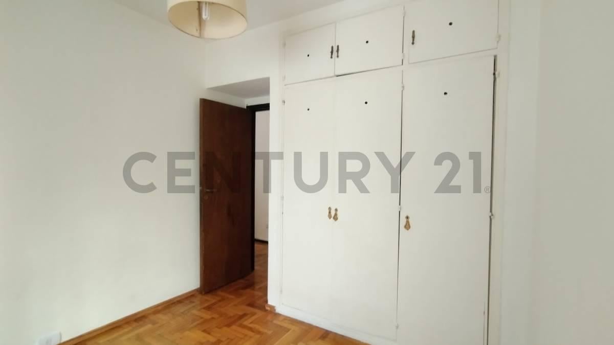 Foto de VENTA DEPARTAMENTO - 4 AMBIENTES + ESCRITORIO - DEPENDENCIA - LUMINOSO, imagen 4