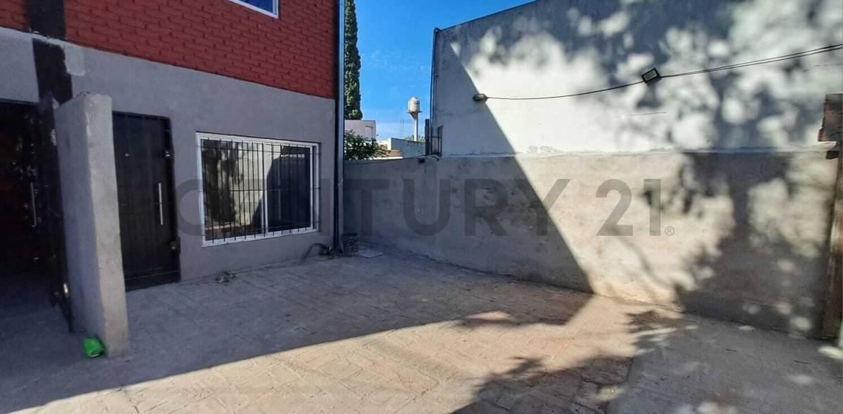 Foto de VENTA EN BLOCK 2 CASA DUPLEX Y DOS LOCALES EZEIZA, imagen 1