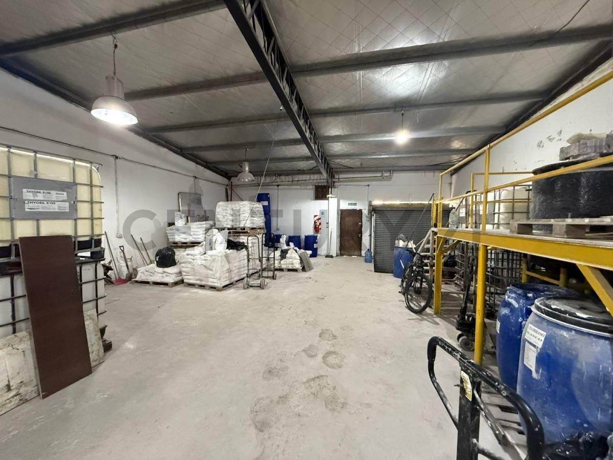 Foto de Venta Galpón + Local + Oficinas Luis Guillón Esteban Echeverria 600 m2, imagen 4